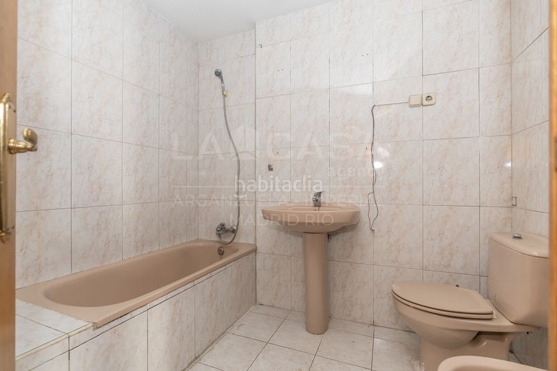 Foto 0fcb8446-44bf-4ee7-8be0-aa4734b15d2a. Flat with heating parking in Imperial Madrid