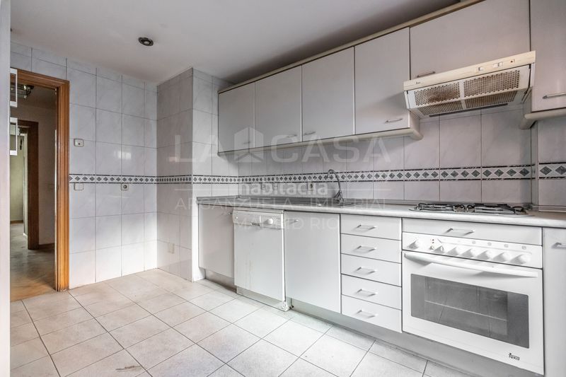 Foto 5c1c3d8f-65b1-43a9-aea1-37c4dcaa76ec. Flat with heating parking in Imperial Madrid