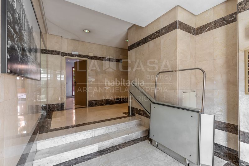Foto 625bc9cb-7883-49a6-ba14-a1ac0bbb1e34. Piso en Imperial Madrid