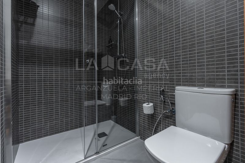 Foto 5a09bcf0-fc96-4d80-9373-4c3e2b15d874. Planta baixa amb calefacció a Imperial Madrid