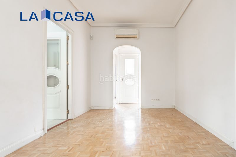 Foto ce8cf573-a8d9-4c1f-a470-d6b0a243e2d3. Piso en Chopera Madrid