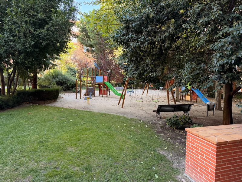Foto 403f54a7-fe23-4dbe-a704-431040c76d22. Àtic amb aparcament piscina a Palos de Moguer Madrid