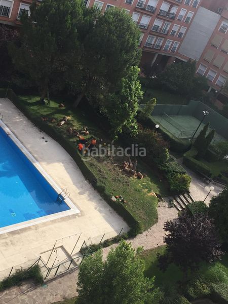 Foto 4f7167b8-1665-497a-bb88-95e669614415. Àtic amb aparcament piscina a Palos de Moguer Madrid