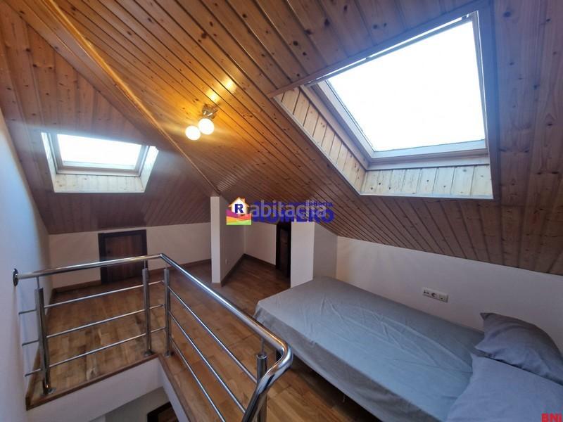 Foto 5b952424-801b-459d-8b16-edee700ac1f5. Casa aparellada a Campus Sur - Santa Marta Santiago de Compostela