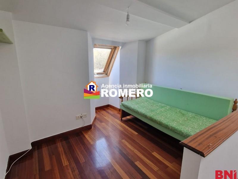 Foto 61a34bb7-42f0-43ba-a6d3-db696b9b823d. Duplex avec parking dans Taboada