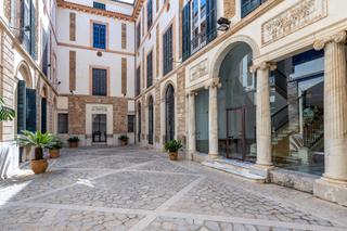 Penthouse in Sant Jaume. Ático en casco antiguo con parking y trastero