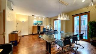 Flat  Carrer oms. Despacho con licencia para cambio a vivienda en calle olmos