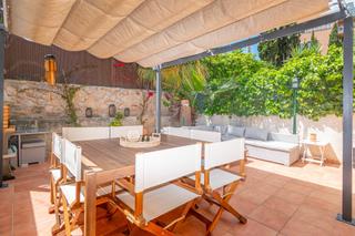 Casa adosada en Cala Major. Adosado reformado con mucho estilo en cala major