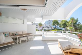 Apartment in Cala Vinyes. Apartamento reformado con terraza y piscina en cala viñes  2 dor
