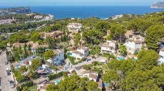 Xalet a Costa de la Calma. Villa con piscina en santa ponsa
