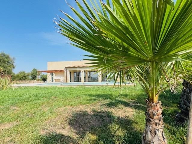 Foto 36d7a167-57b9-4244-862f-ff441dab96df. Masia amb piscina a Petra
