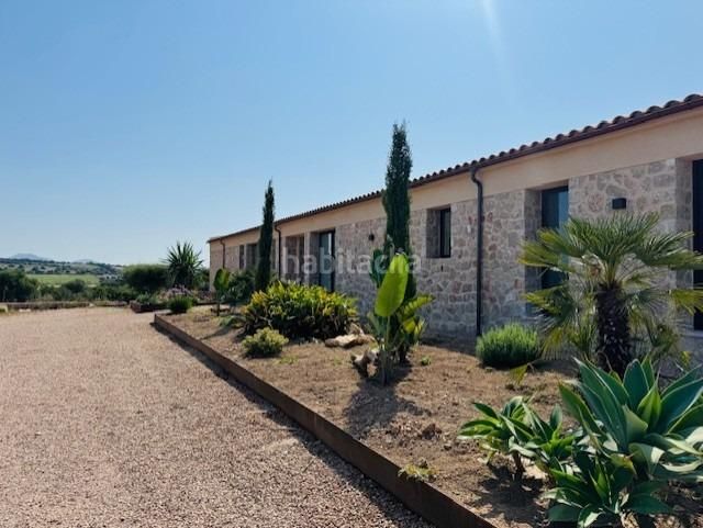 Foto a145ae76-3713-4734-b804-c9b7a6fb54f1. Masia amb piscina a Petra