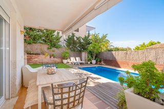 Duplex in La Bonanova. Villa feeling en palma  piscina privada, jardín y vistas al mar