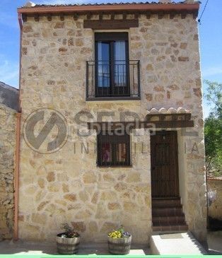 Foto f6201ba6-c6c6-4391-a827-82a7b7380629. Casa amb calefacció a Escobar de Polendos