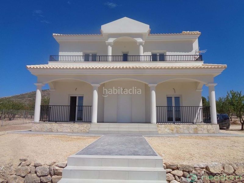 Foto cb4de4ae-ab26-4424-9c6b-065accb34f21. Casa a Pinoso