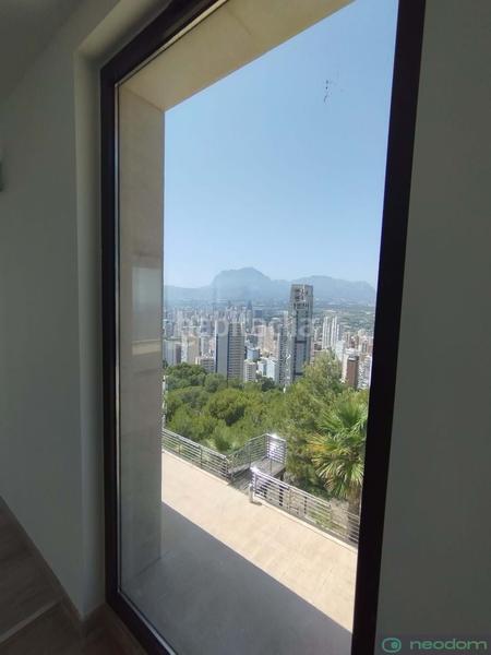 Foto 0bbba7a1-c9f2-4aed-a35e-189ea7cacbb3. Alquiler piso en n/a en Levante Alto Benidorm