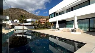 Maison  Calle viena. Una villa de tres plantas situada en una parcela de 1.200 m con