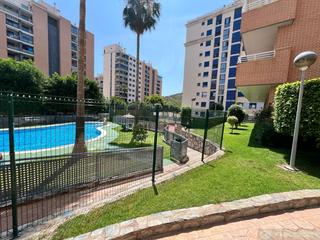 Etagenwohnung  Carrer xaloc. Entrada grande, salon independiente, cocina grande, pasillo, 2 h
