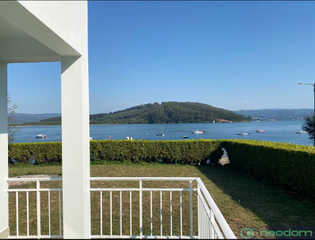 Haus  Aldea o pazo. Casa en primera lnea con acceso directo al mar en el corazn de