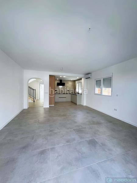 Foto 7ab25720-bd3e-431e-ad4d-3e135ab9d6d3. Maison avec parking dans Pueblo Acantilado-Lanuza Campello (el)