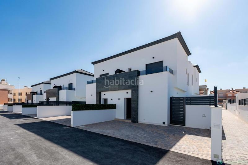 Foto 0f88c116-b7e0-42f6-be05-8c3eedb17ee4. Casa adossada a Monte y Mar Santa Pola