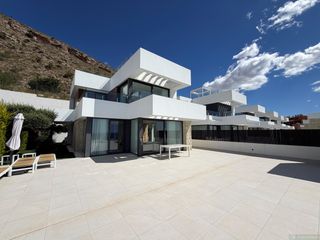Location Maison  Calle viena. Espaciosa villa en alquiler a largo plazo disponible para alquil