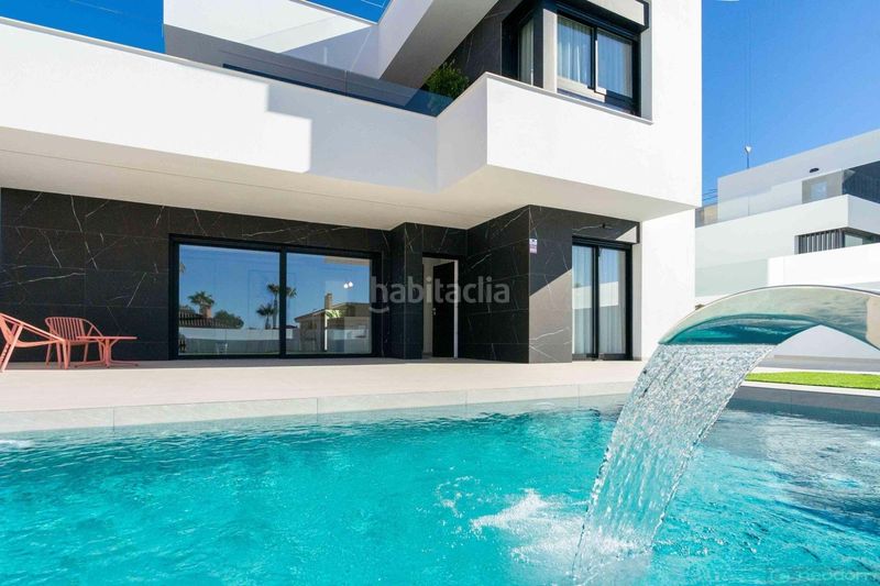 Foto 0c9a33e4-76ac-4dd2-84ce-0def5d09b9bc. Casa amb piscina a Benimar Rojales
