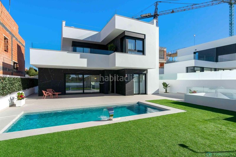 Foto 1a07eb01-bec5-4438-8f3b-435d40ae60a3. Casa amb piscina a Benimar Rojales