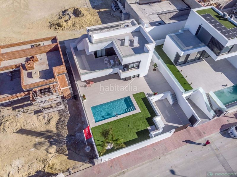 Foto cc4ffba1-92d1-483d-80bc-0ef8f8667159. Casa amb piscina a Benimar Rojales