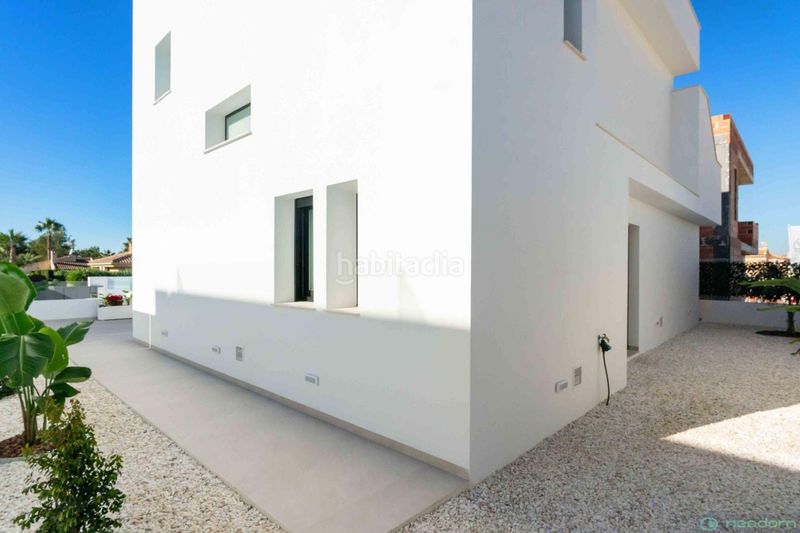 Foto fde0ef3f-a50c-43f5-b509-37bd921b3aed. Casa amb piscina a Benimar Rojales