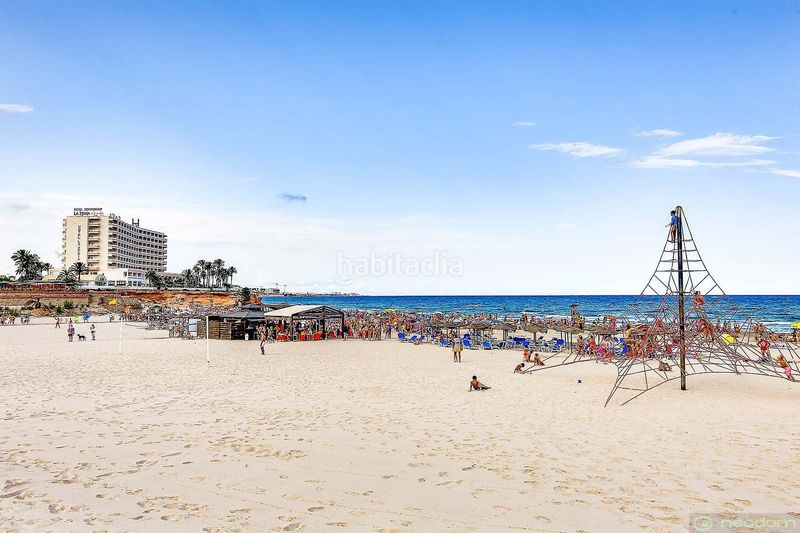 Foto c3bd86ea-bff4-4389-848e-f88e33ae42db. Casa amb piscina a La Zenia Orihuela