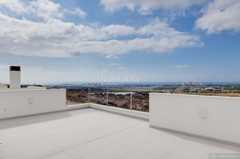 Foto a56d3aec-f1bd-49f8-97d0-222f3eaf58f9. Casa amb piscina a Bonalba-Cotoveta Mutxamel