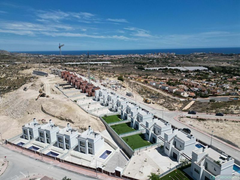 Foto fa78a729-5cd5-41d4-8b39-355e50e5cfcc. Casa amb piscina a Bonalba-Cotoveta Mutxamel
