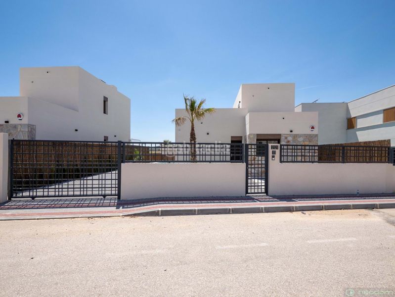 Foto a84dd0b6-88bf-40ee-befa-d56b76bf2a13. Casa amb piscina a Algorfa