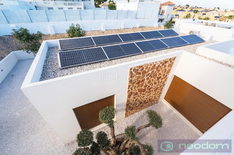 Foto c69a8701-fc36-413e-8384-bf162e3a1263. Casa amb piscina a Benejúzar