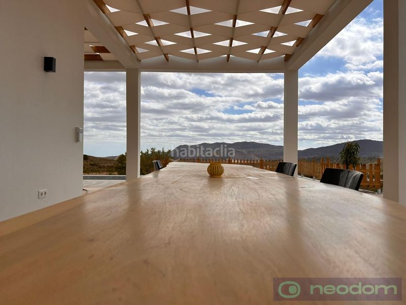 Foto f567a459-1e61-4a79-a428-bd8b260f9ca9. Casa amb piscina a Pinoso