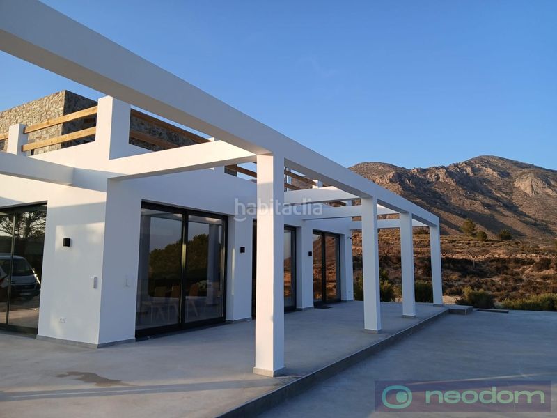 Foto fa631f03-3f27-4f16-9a98-facd1d1e3d67. Casa amb piscina a Pinoso