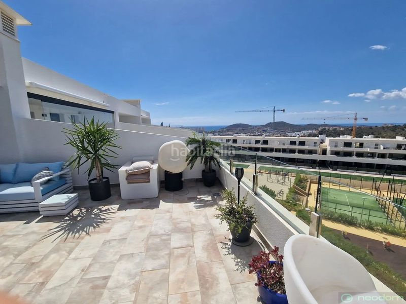 Foto 1195817f-3dbe-46d7-8e1c-bf3723346b5d. Àtic amb aparcament piscina a balcón de Finestrat-terra marina Finestrat