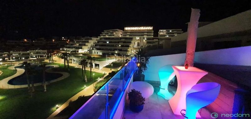 Foto 185d9794-e4c8-4dd3-a532-ee0398677946. Àtic amb aparcament piscina a balcón de Finestrat-terra marina Finestrat