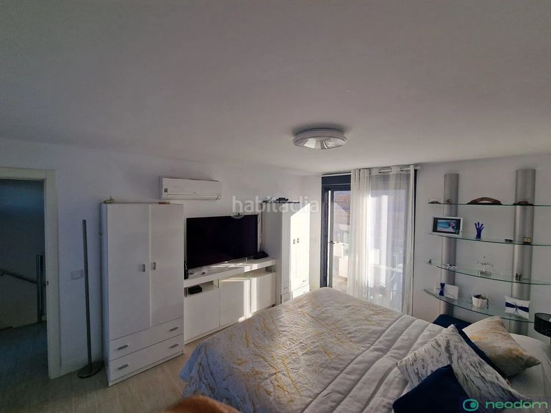 Foto 54b8fff0-10bd-43f3-a18a-abfd06c0d175. Àtic amb aparcament piscina a balcón de Finestrat-terra marina Finestrat