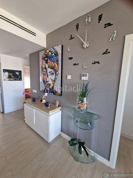 Foto 627a94b9-2f1e-41a6-a00b-c0c933e7014d. Àtic amb aparcament piscina a balcón de Finestrat-terra marina Finestrat