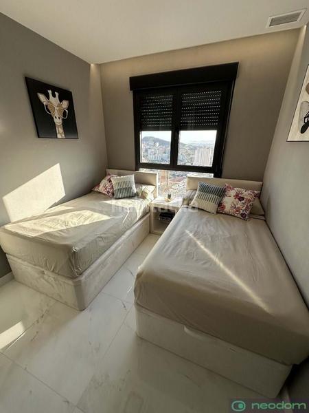 Foto 4208466c-d992-47d8-b2ac-3ceb18b2ca10. Miete etagenwohnung mit parking pool in Playa Poniente Benidorm