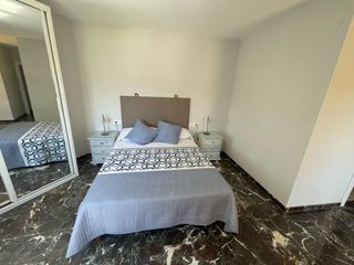 Affitto Appartamento in Camino de ronda 202. Piso  más garaje, reformado disponible para estudiantes o trabaj