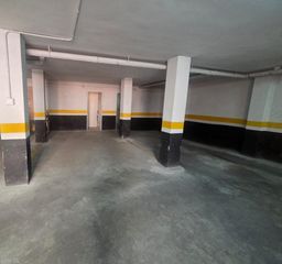 Parking coche en Calle ibiza 20. Se vende cochera con trastero