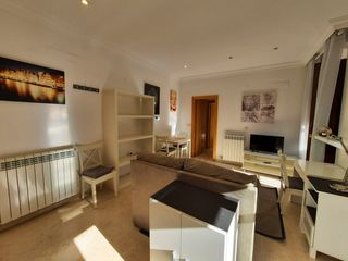Rent Flat  Calle santa escolástica. Moderno y luminoso en alquiler  en pleno centro de granada