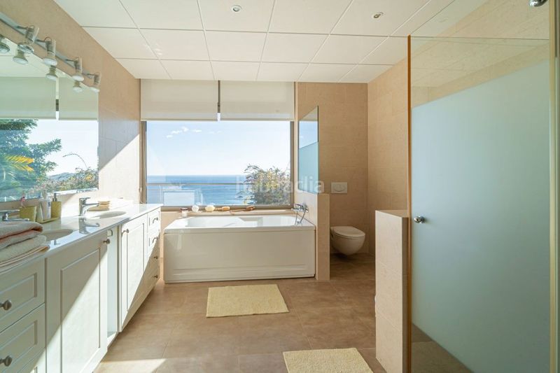 Foto e6a34ac8-acb6-4f85-836a-af945fff9c3f. Casa amb calefacció aparcament piscina a Altea la vella Altea