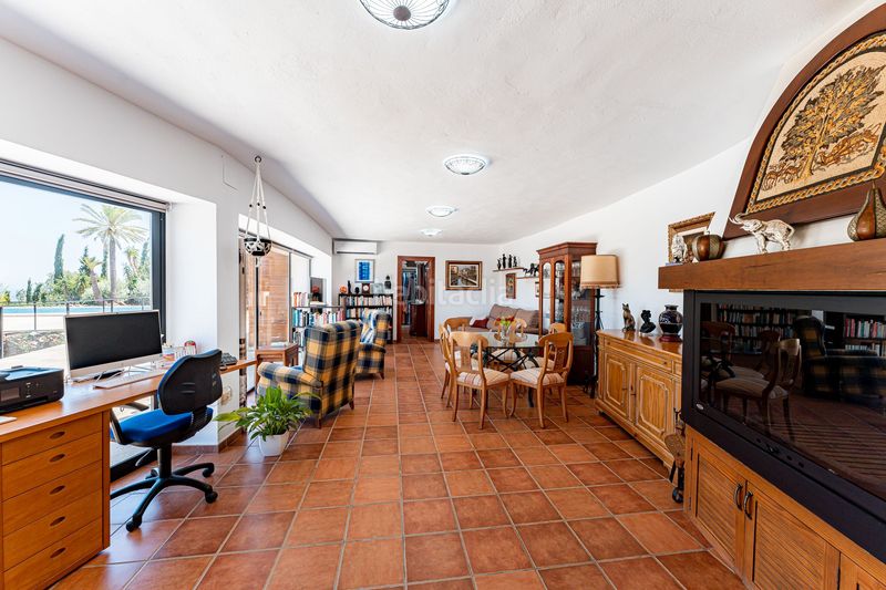 Foto cd12afc2-e758-4cc6-9125-64adb26cfee5. Casa amb aparcament piscina a Alfinach - Monasterios Puçol