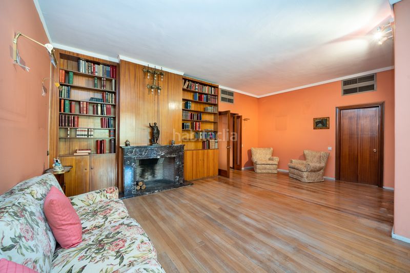 Foto 91a478b6-cd78-49a7-8ab4-473d4d469905. Pis amb xemeneia calefacció aparcament a Almagro Madrid