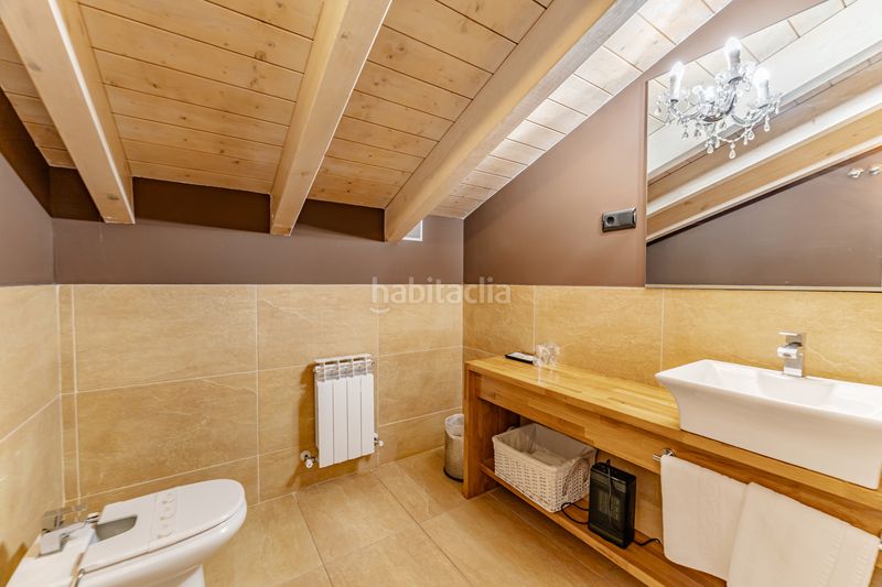 Foto abebc789-1bd9-4df2-a623-2eb552ca6382. Edifici a Valle de Losa