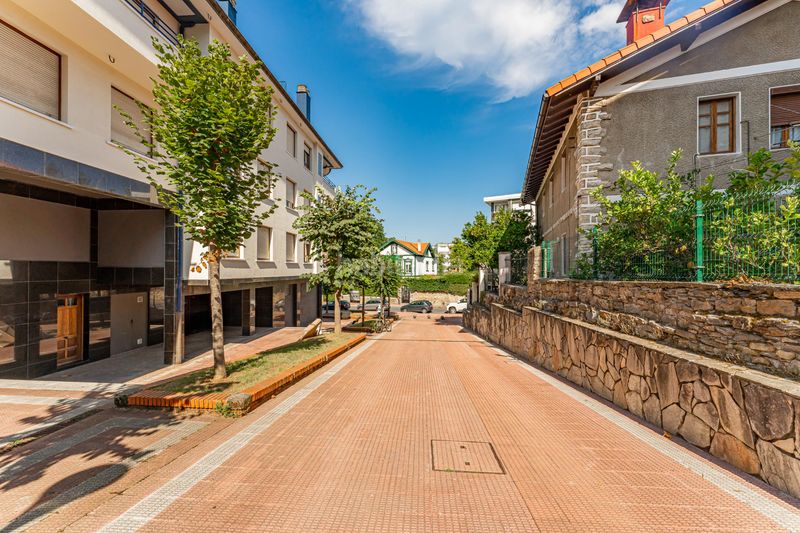 Foto f32035d8-b1e8-4ecf-adbe-b18f7bf04b73. Local comercial a Gorliz